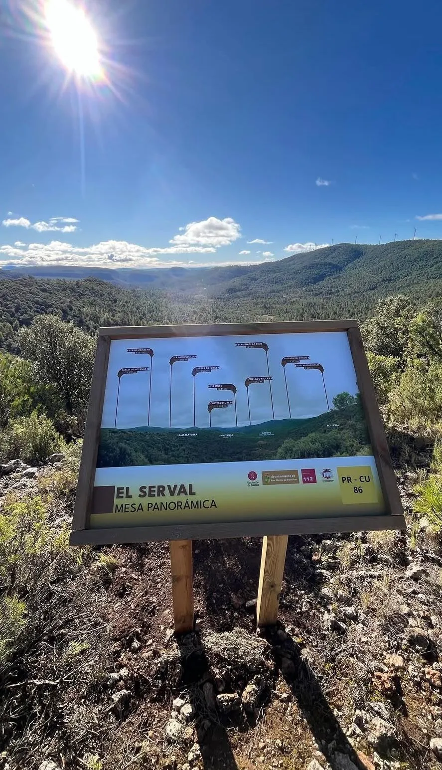Panel interpretativo instalado en una mesa panorámica